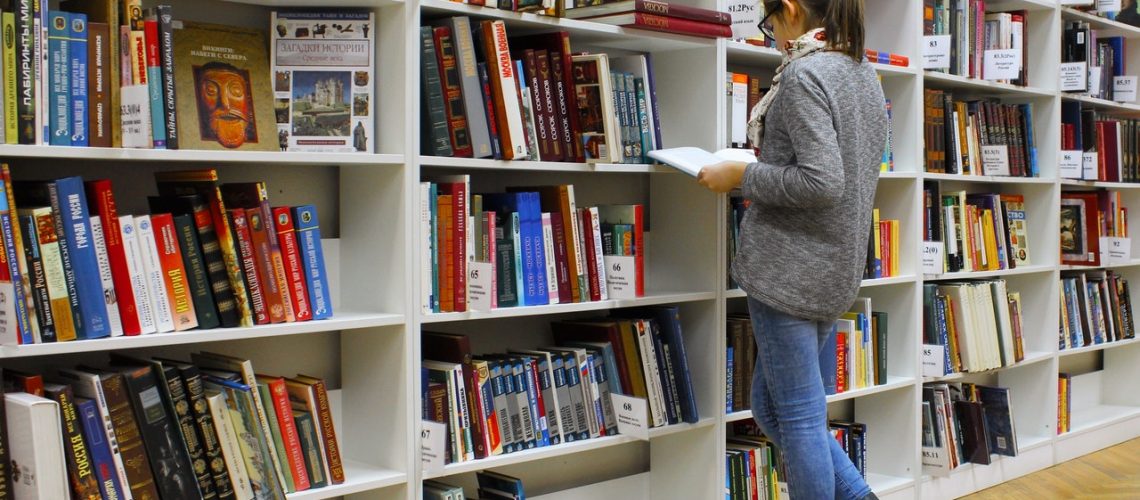 woman-reading-book-256455 (1)